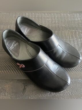 Dansko Breast Cancer Awareness Black Leather Clogs Pink Ribbon Womens EU 38